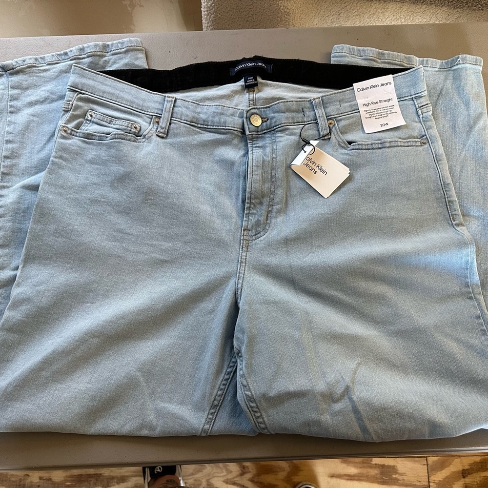 Calvin Klein Women’s High Rise Straight Leg Jeans